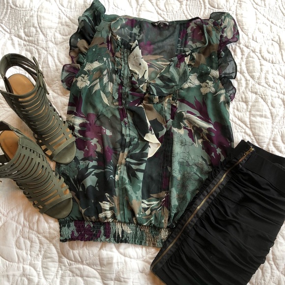 Express Tops - Express ruffle blouse size M